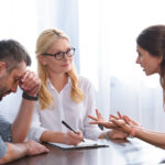femme-mediation-entreprise-gestion-conflits-ecole-virtuelle